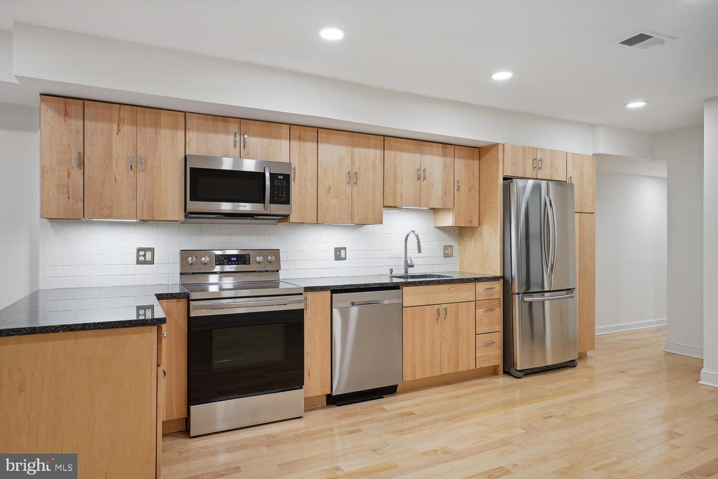 1362 Kenyon St NW