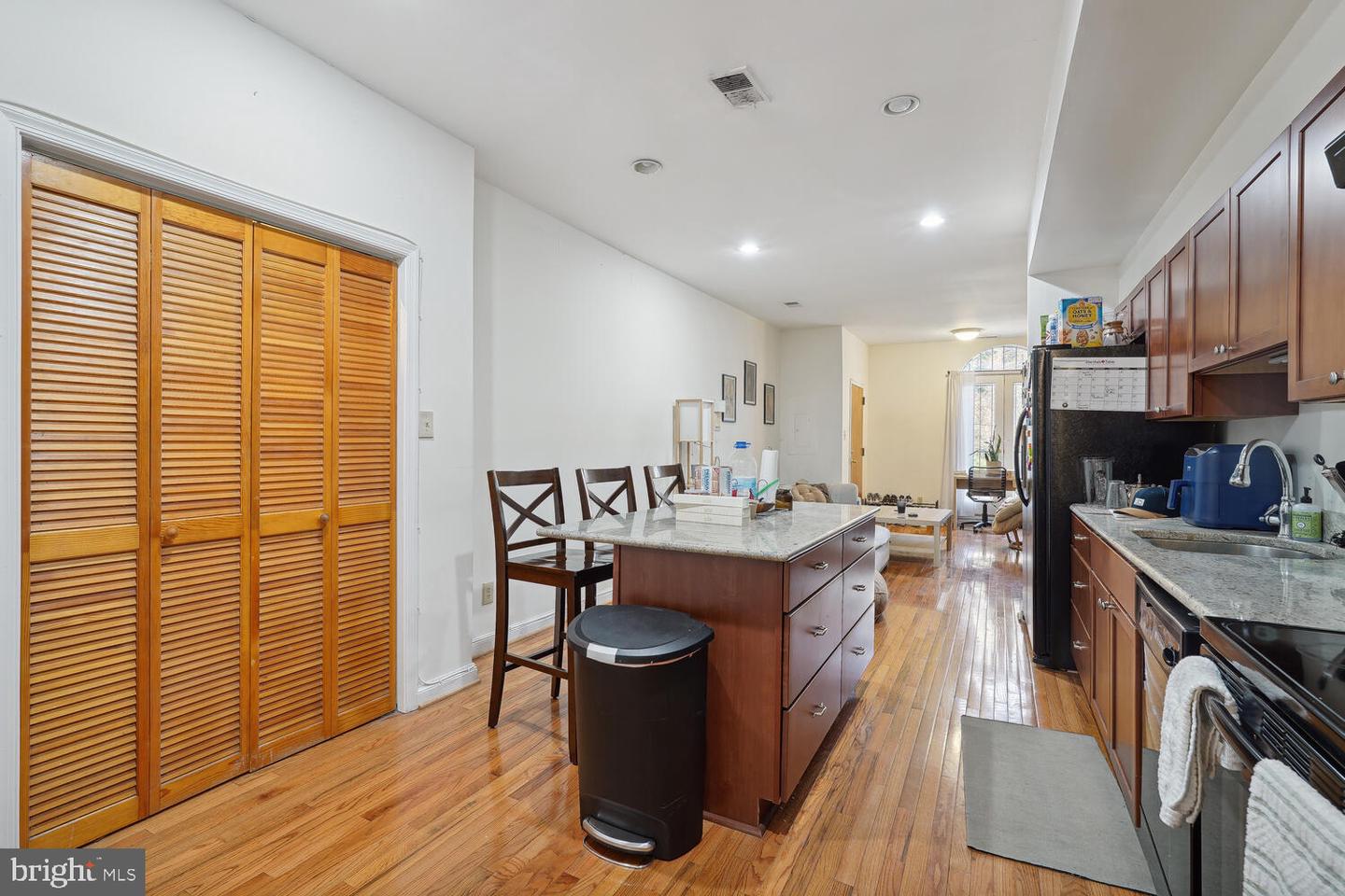 1362 Kenyon St NW