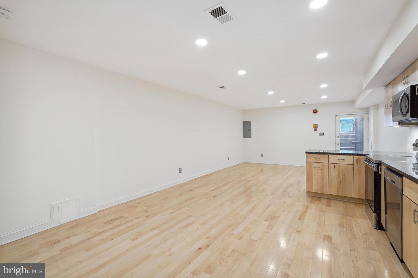 1362 Kenyon St NW