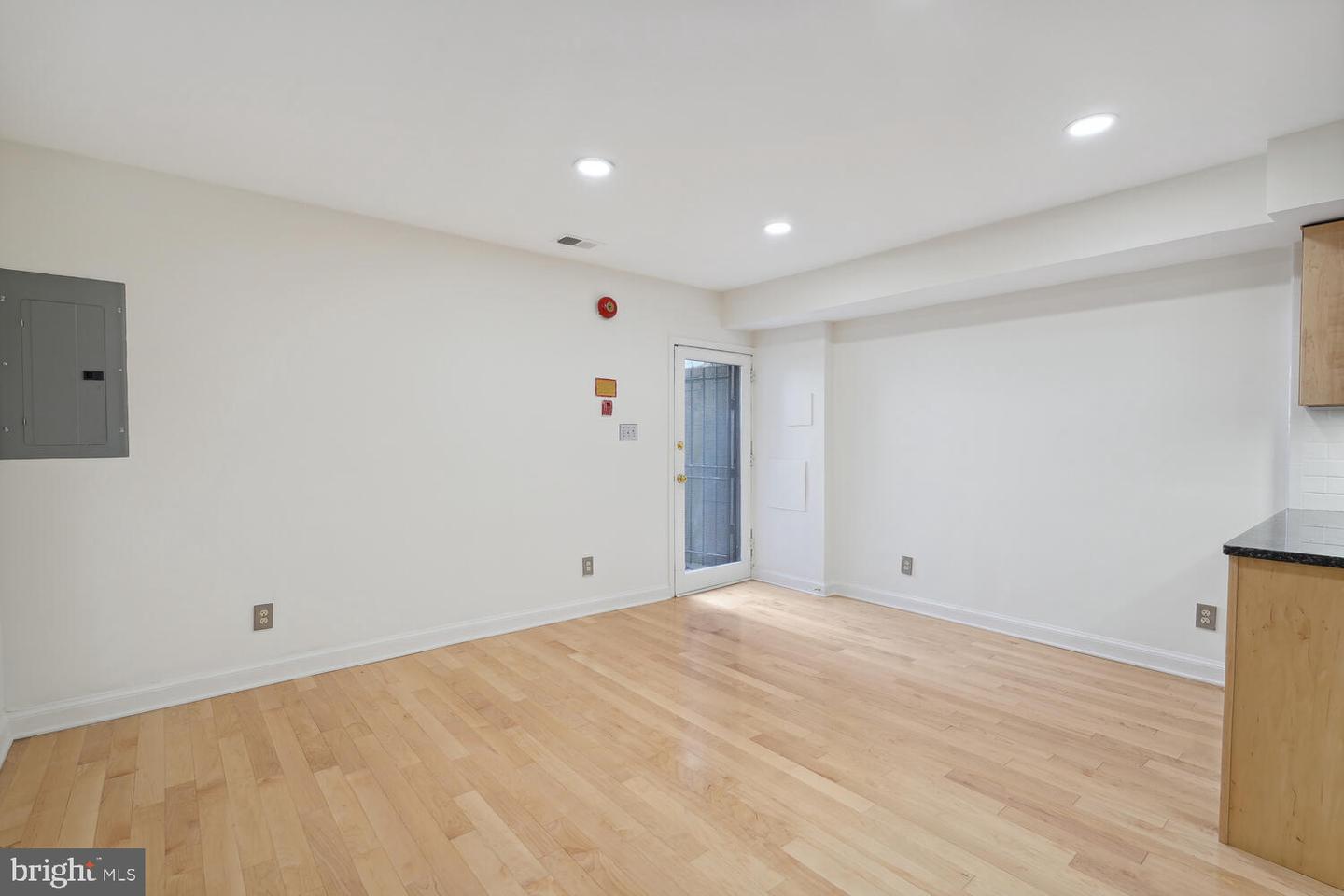 1362 Kenyon St NW