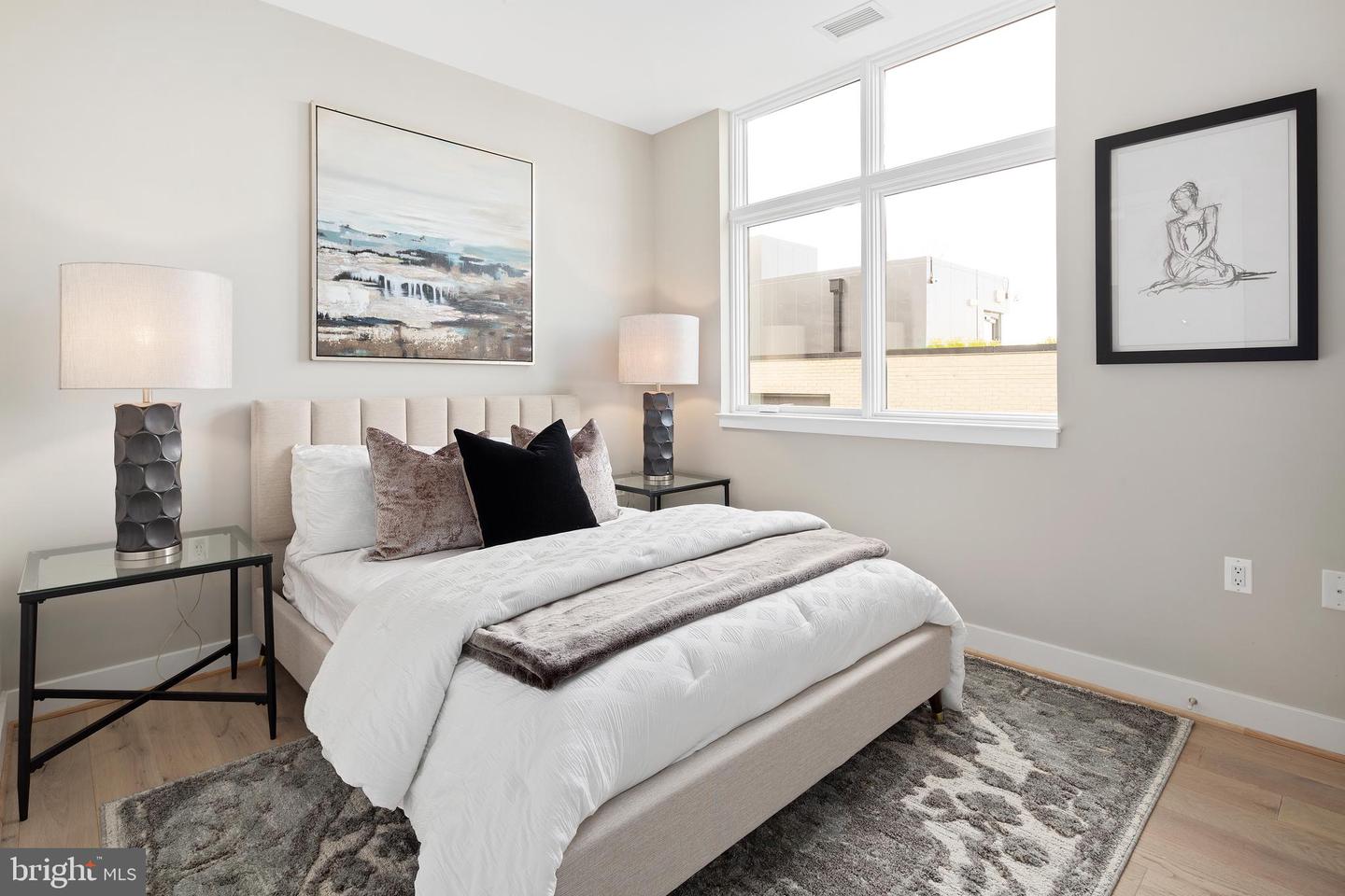 646 H ST NE #403