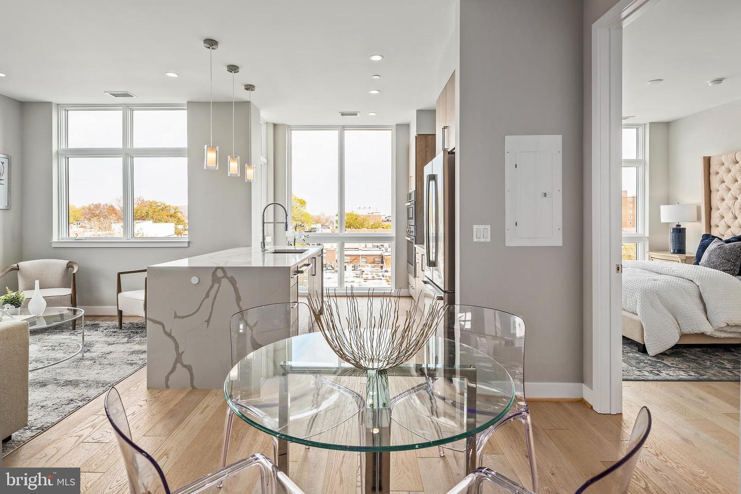 646 H ST NE #403