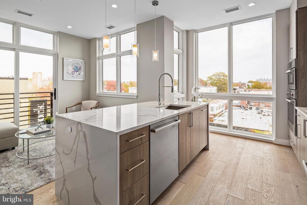 646 H ST NE #403