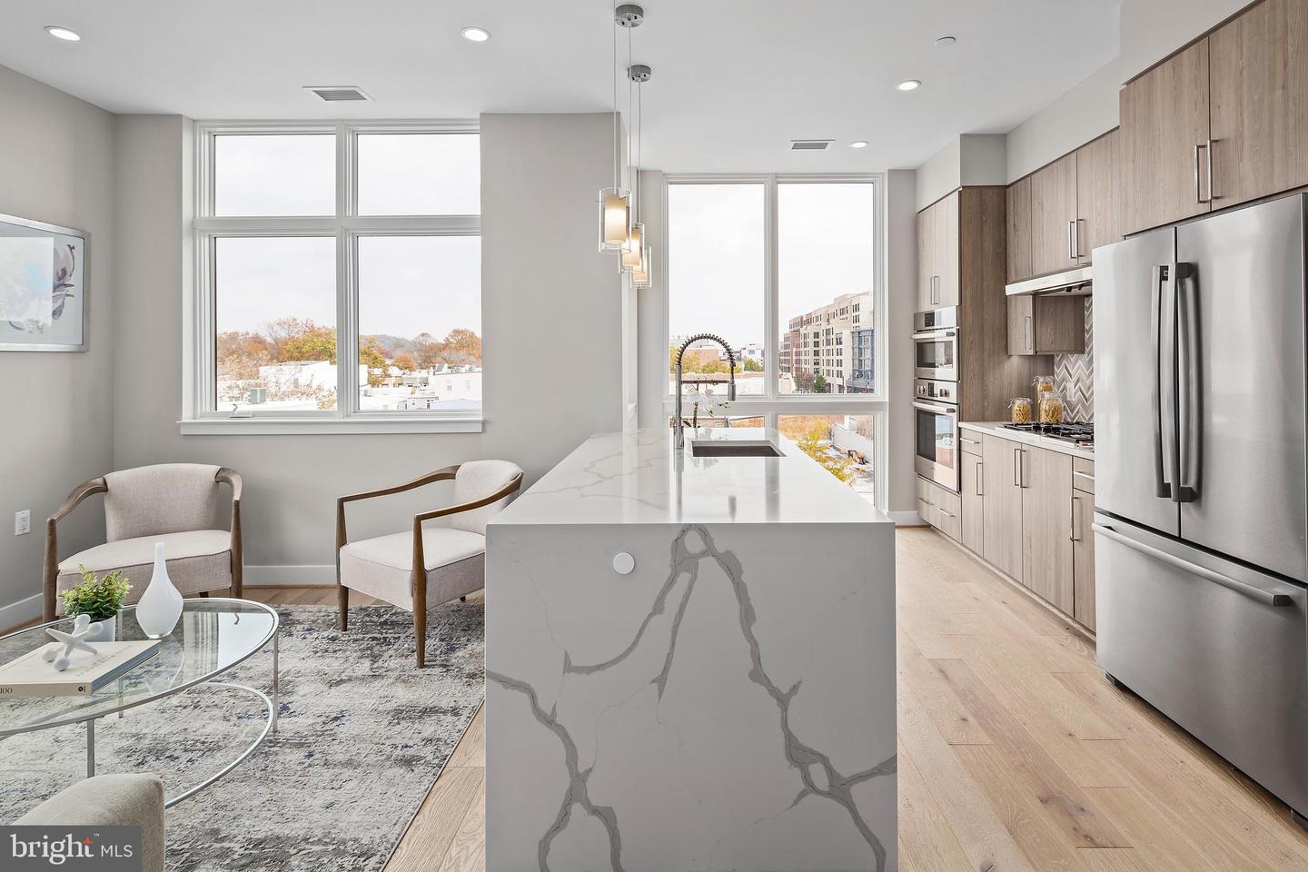 646 H ST NE #403