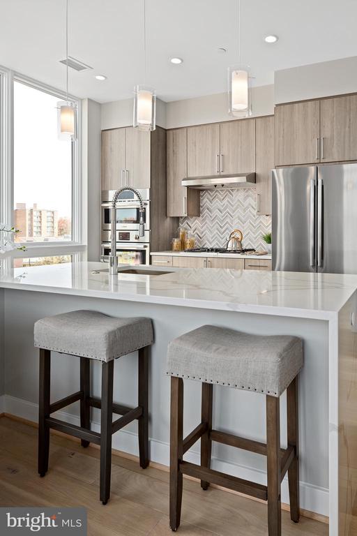 646 H ST NE #403