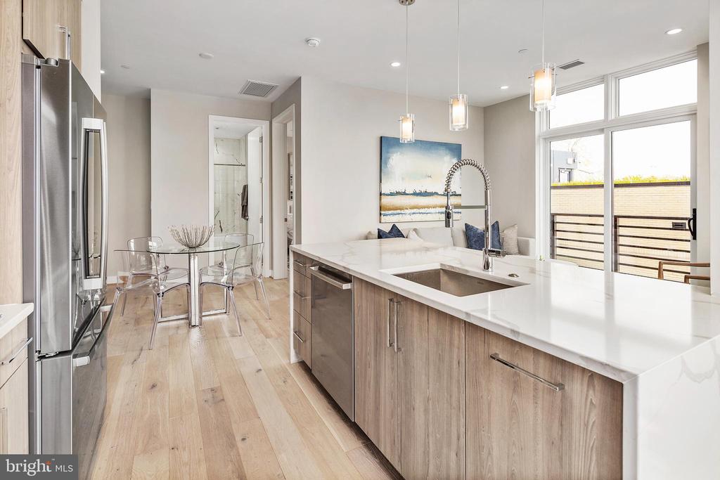 646 H ST NE #403