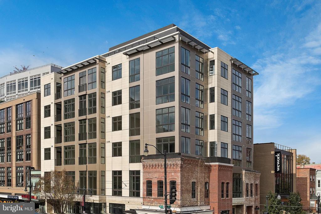 646 H ST NE #403