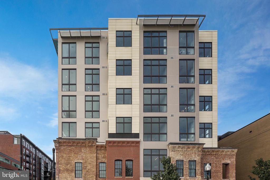 646 H ST NE #403