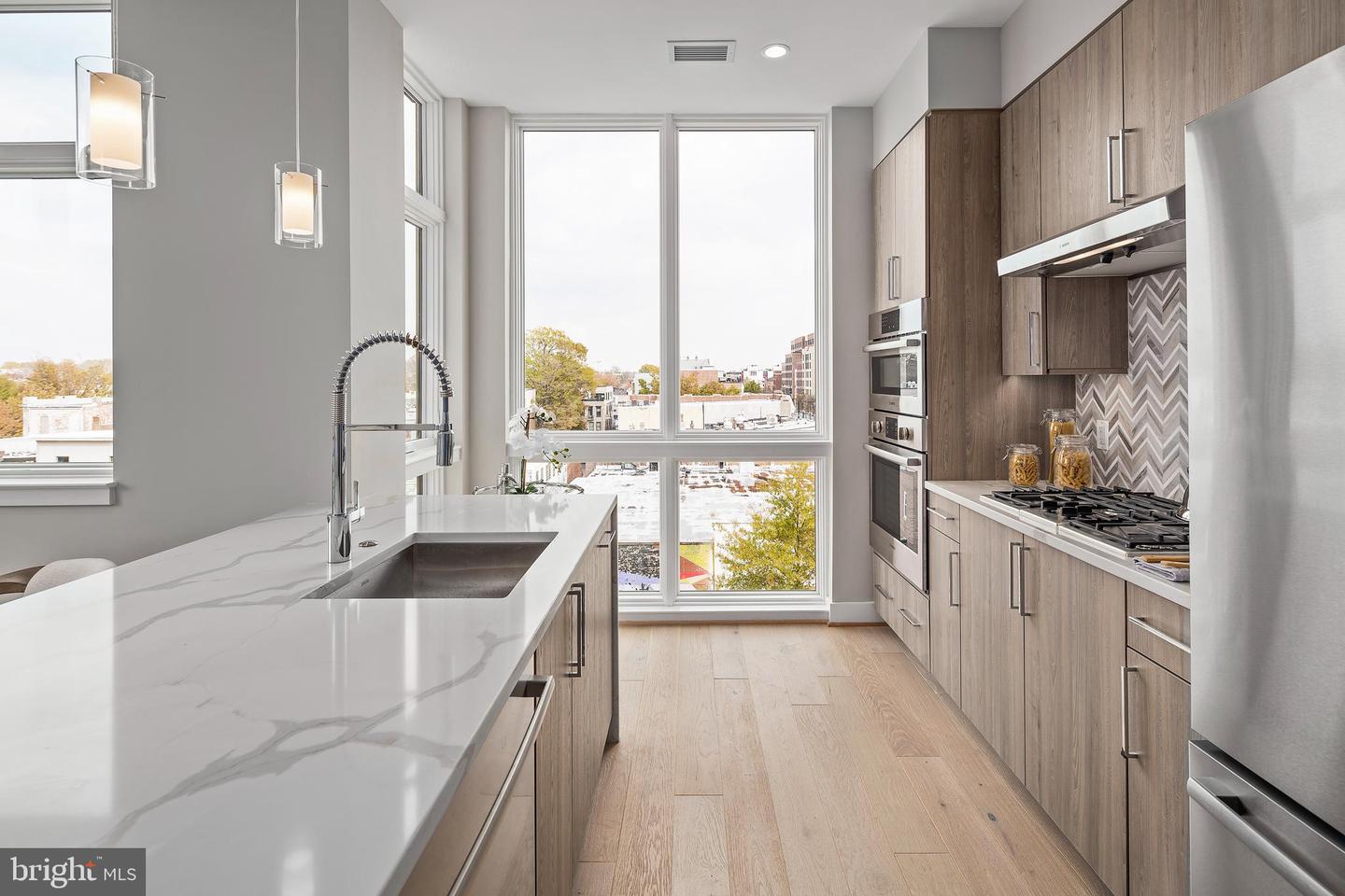 646 H ST NE #403