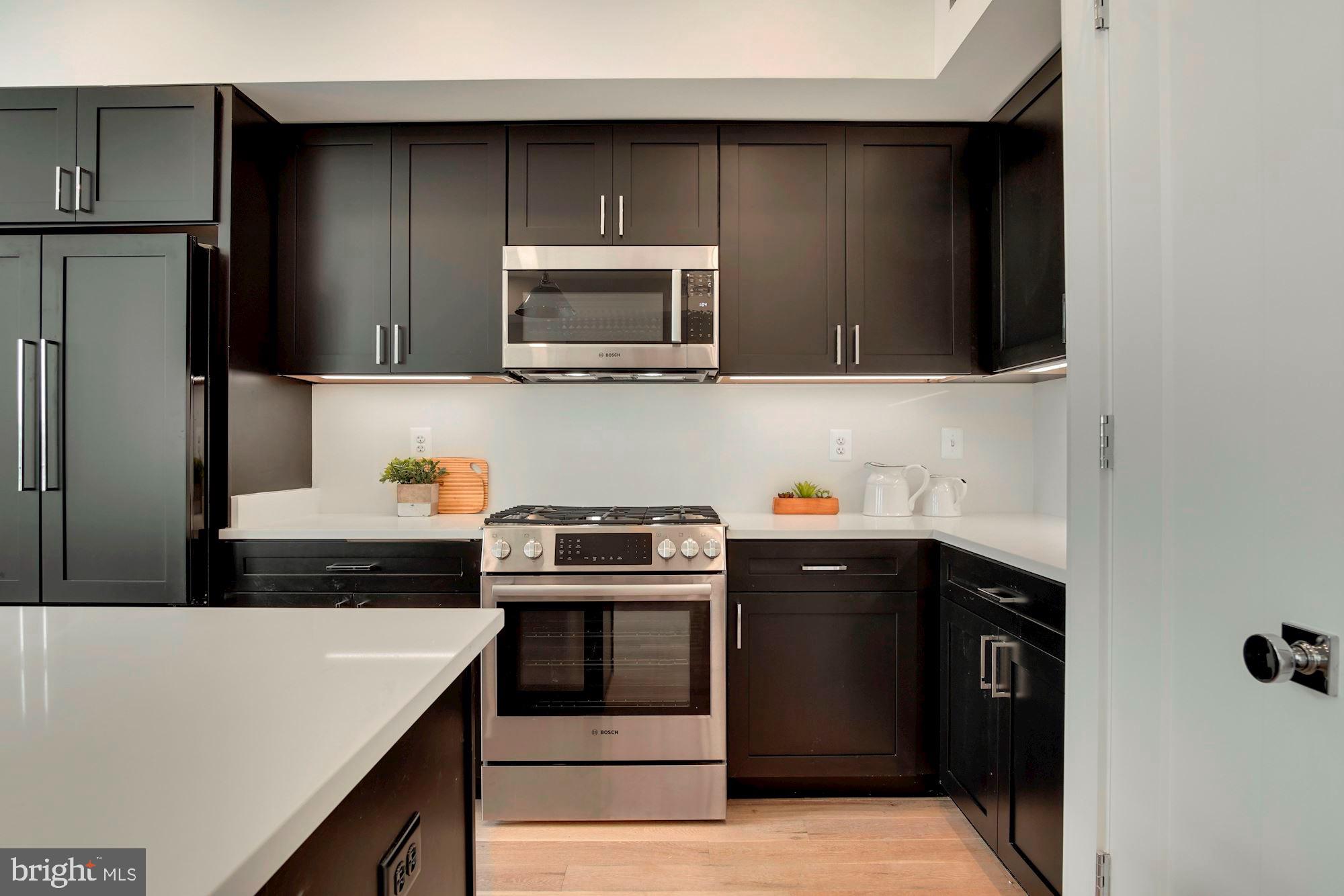 2717 ONTARIO RD NW #202