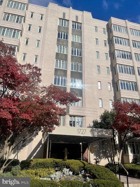 1727 MASSACHUSETTS AVE NW #404