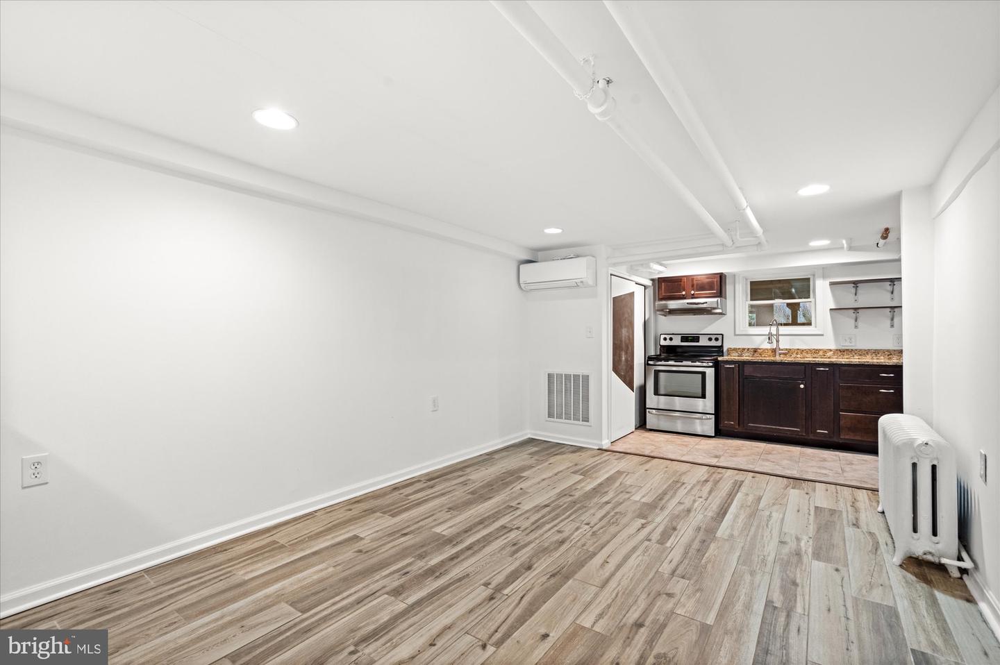 1425 Webster St NW