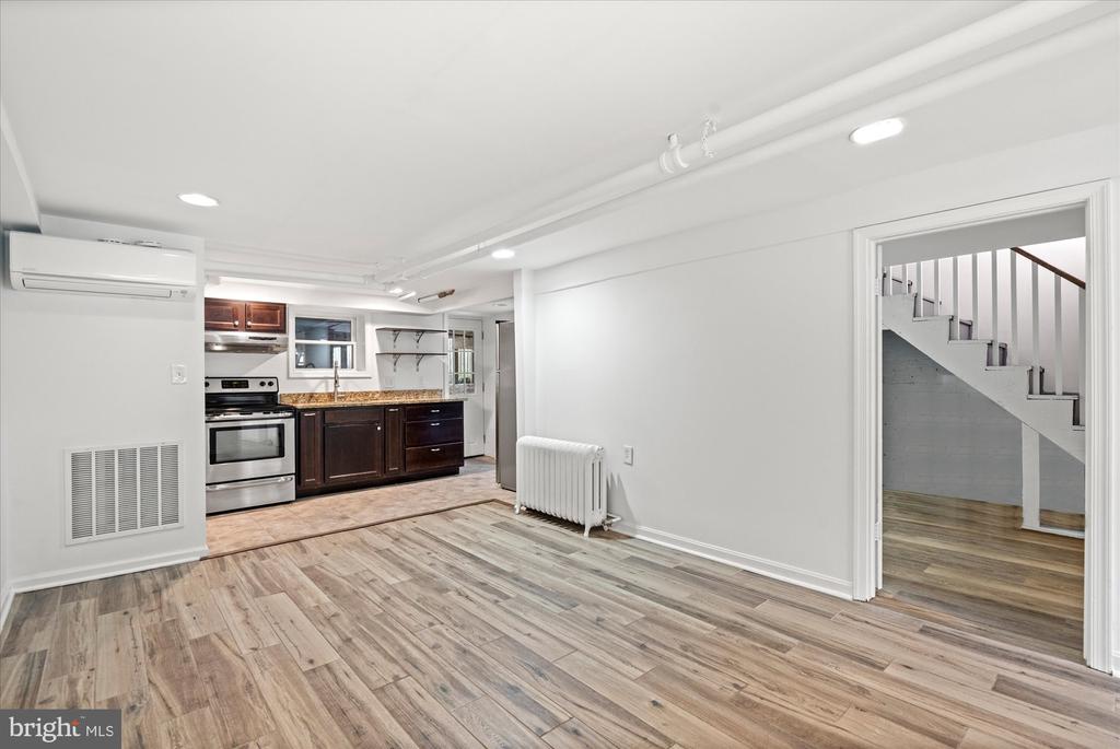 1425 Webster St NW