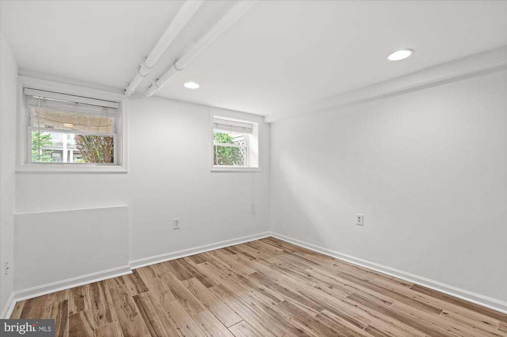 1425 Webster St NW