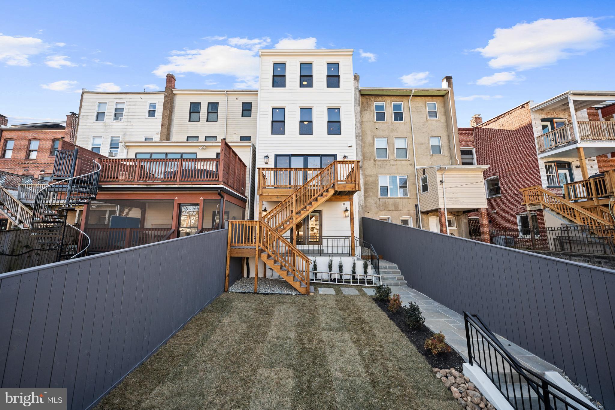 1863 NEWTON STREET NW