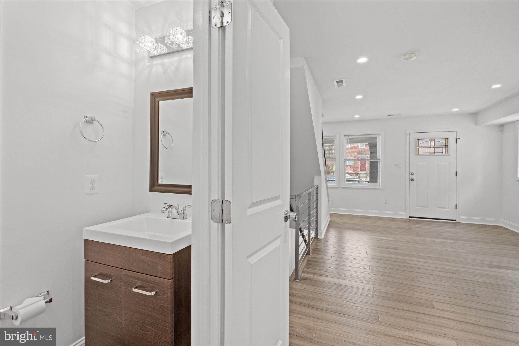 1252 DELAFIELD PLACE NE