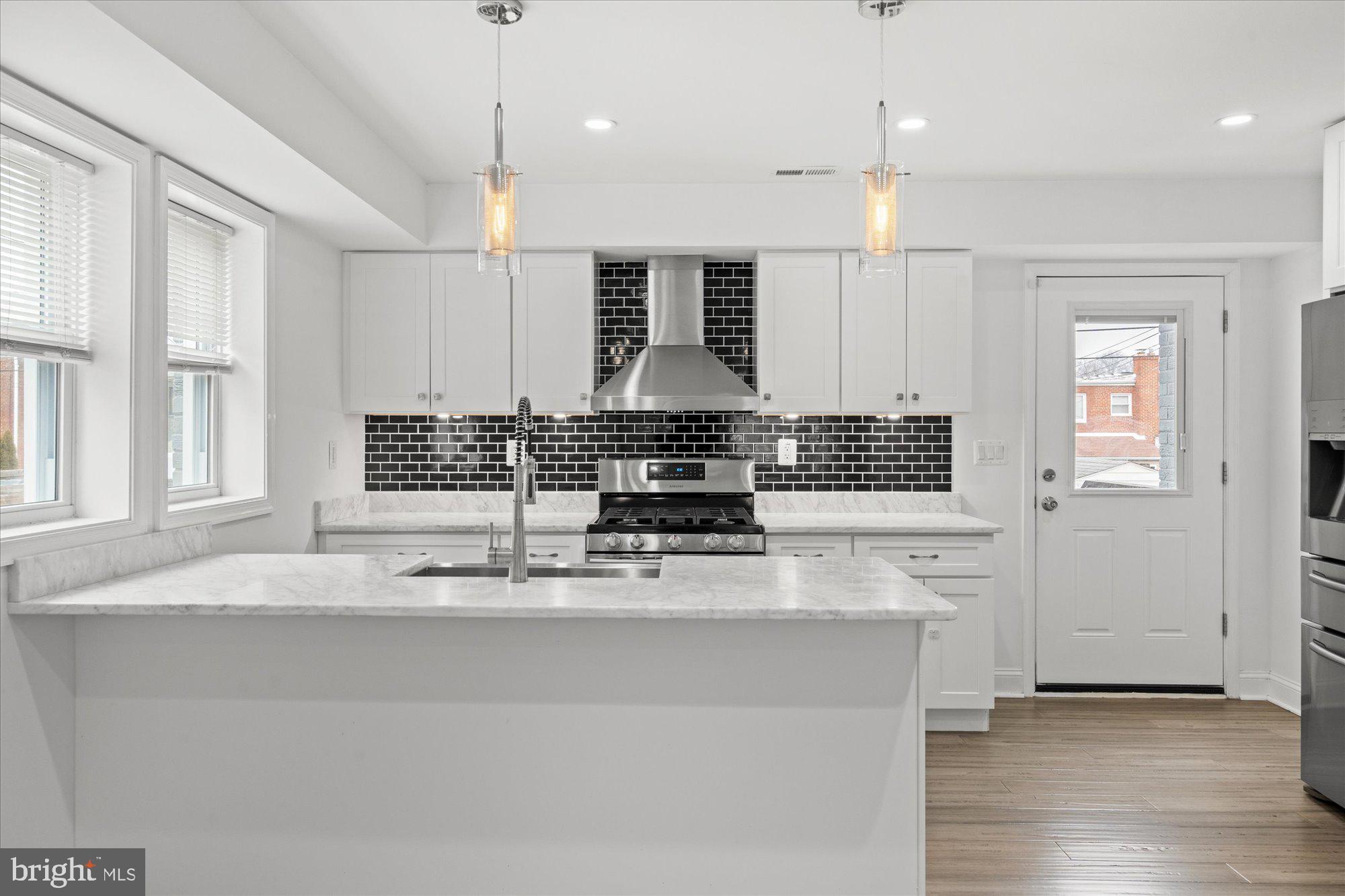 1252 DELAFIELD PLACE NE