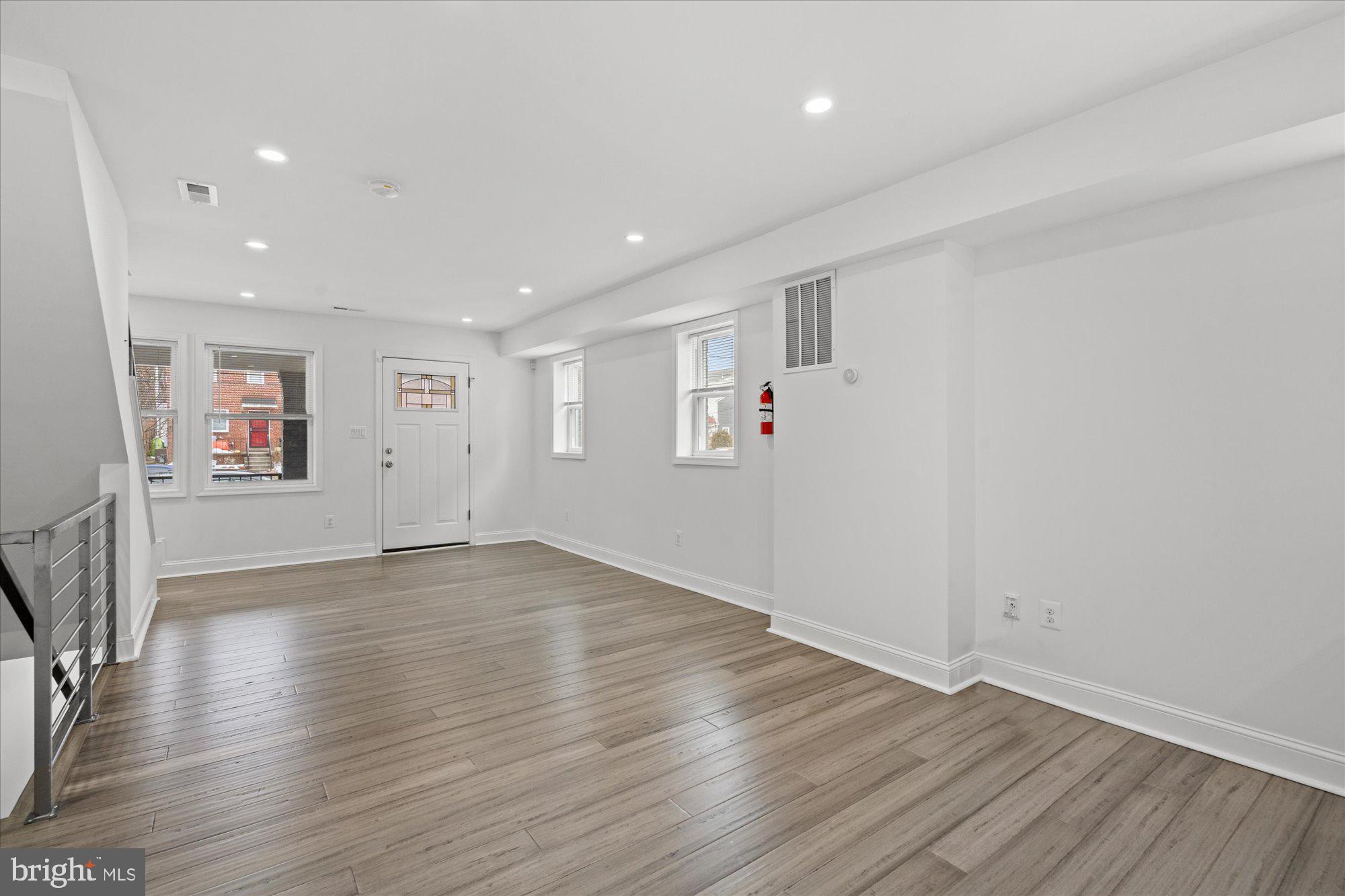 1252 DELAFIELD PLACE NE