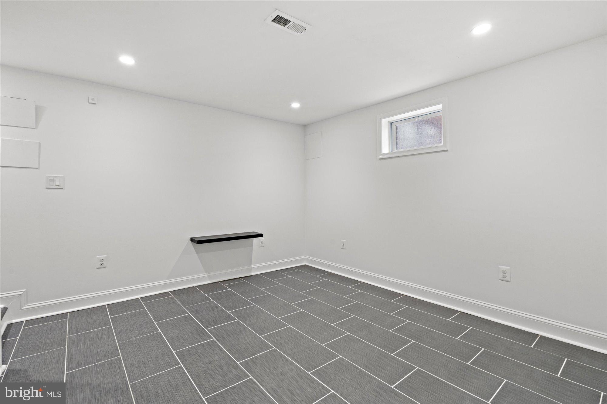 1252 DELAFIELD PLACE NE