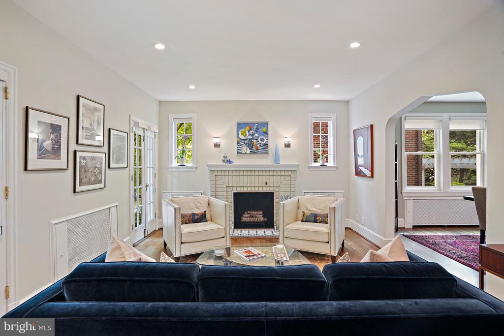 3638 JOCELYN STREET NW