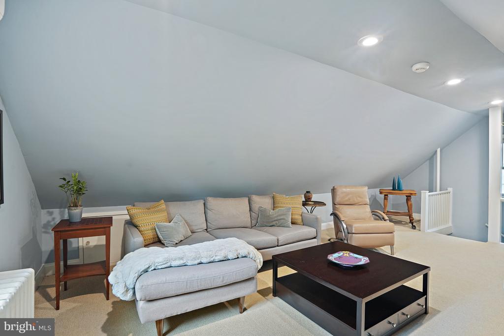 3638 JOCELYN STREET NW
