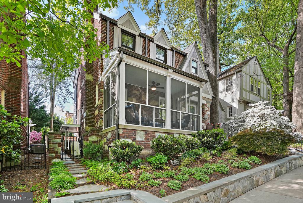 3638 JOCELYN STREET NW