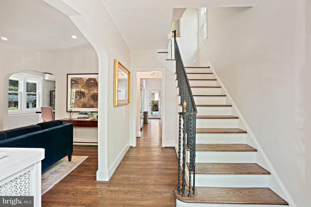 3638 JOCELYN STREET NW