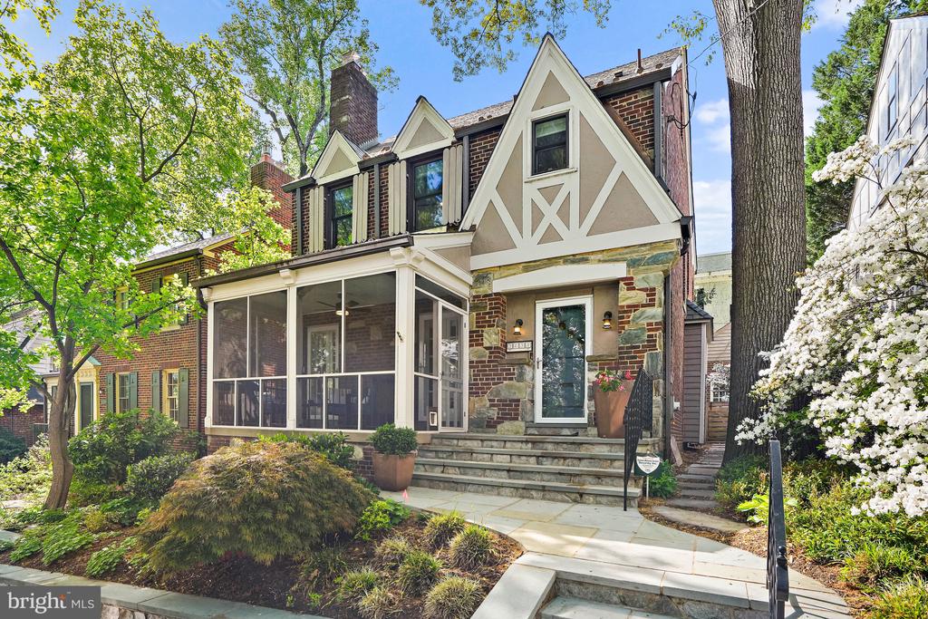 3638 JOCELYN STREET NW