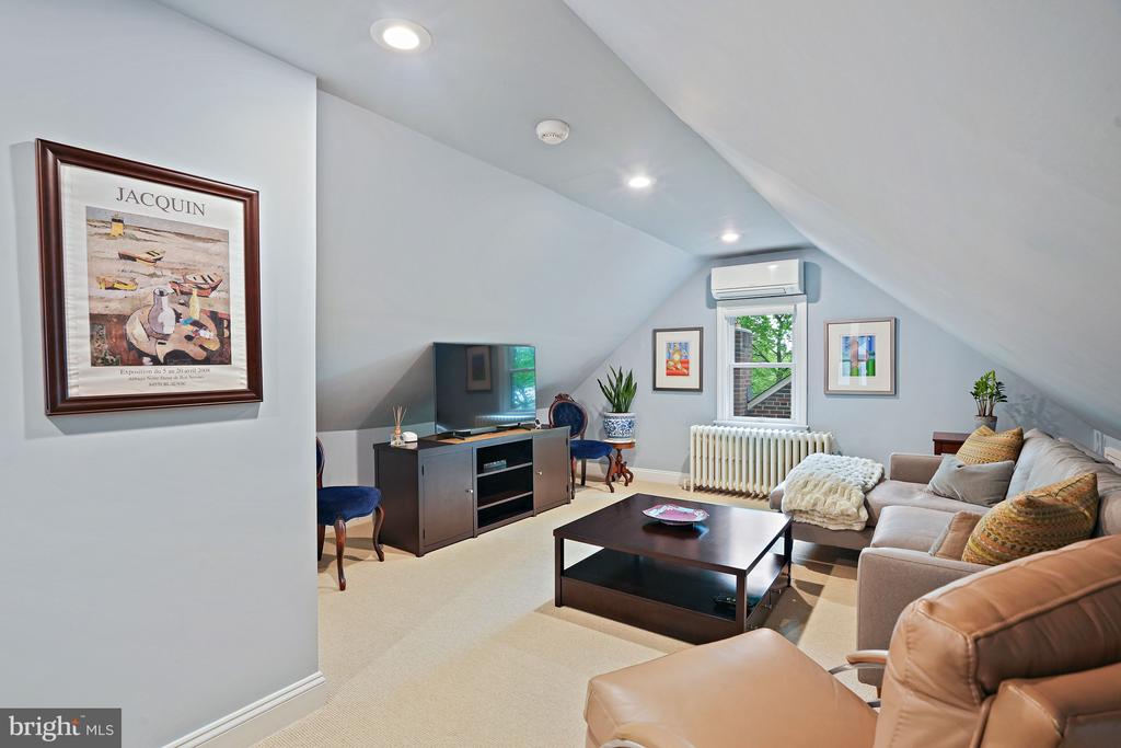 3638 JOCELYN STREET NW