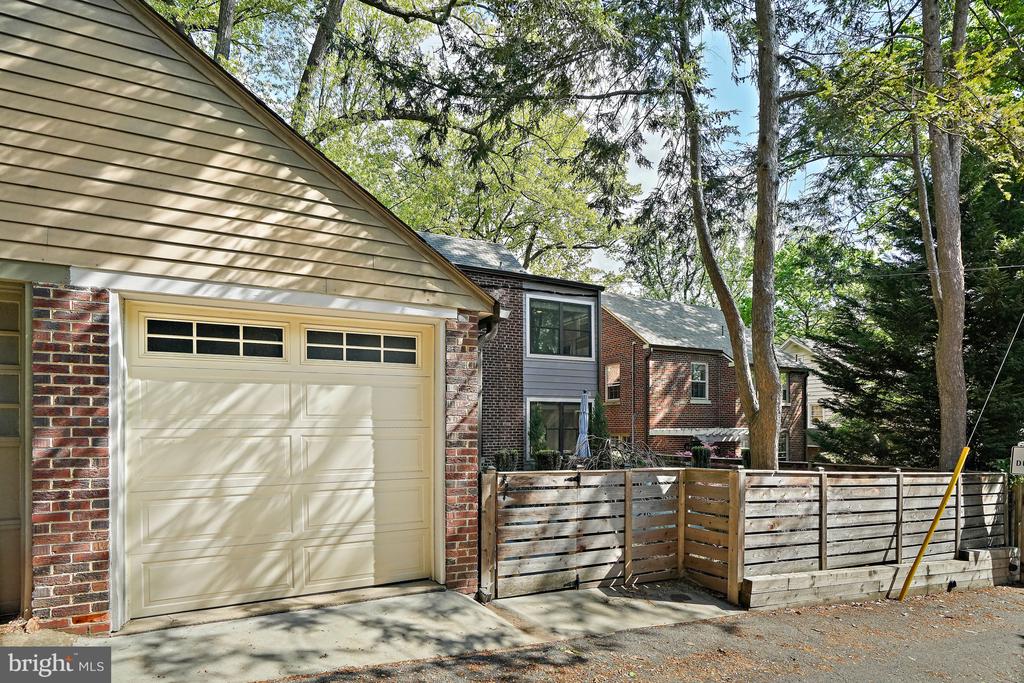 3638 JOCELYN STREET NW