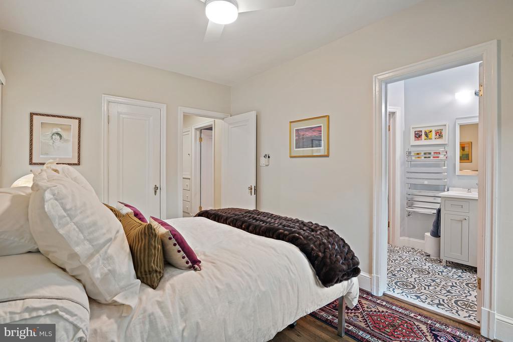 3638 JOCELYN STREET NW