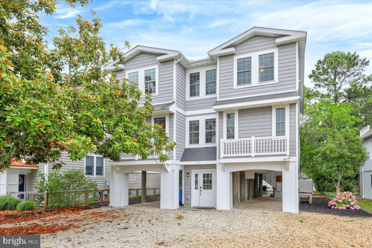 211 W 11th St