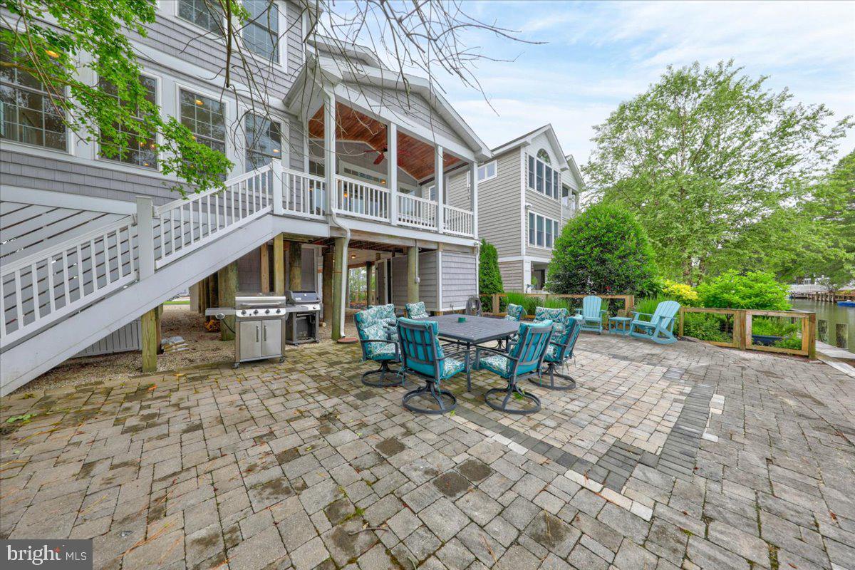 211 W 11th St