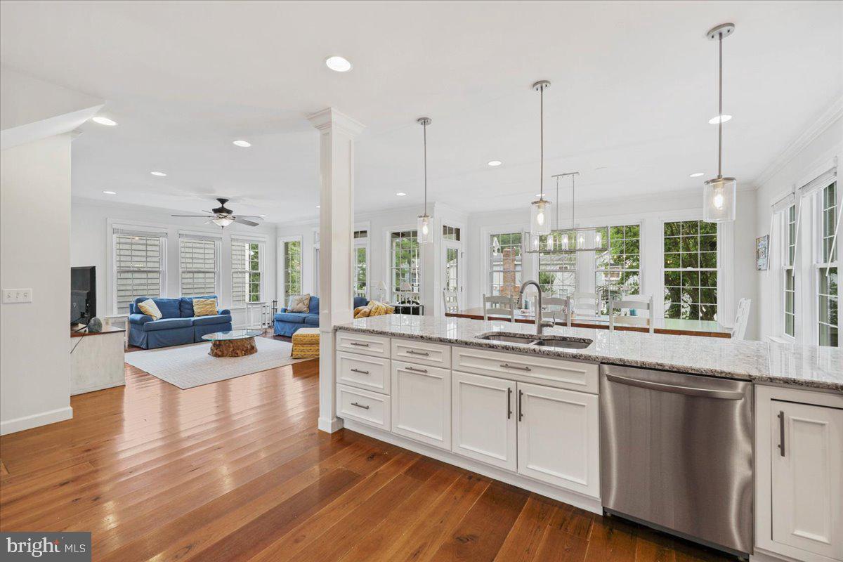 211 W 11th St