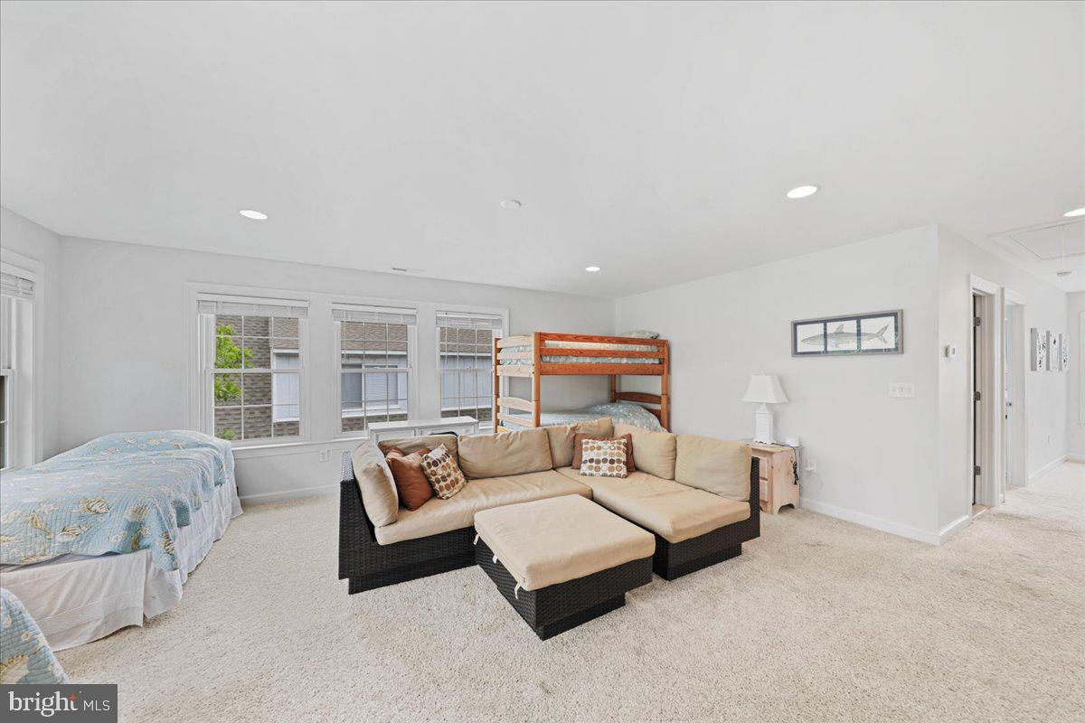 211 W 11th St
