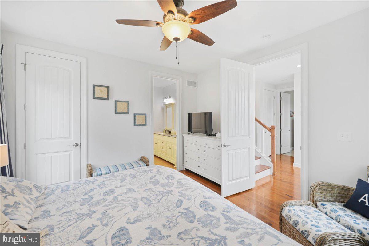 211 W 11th St