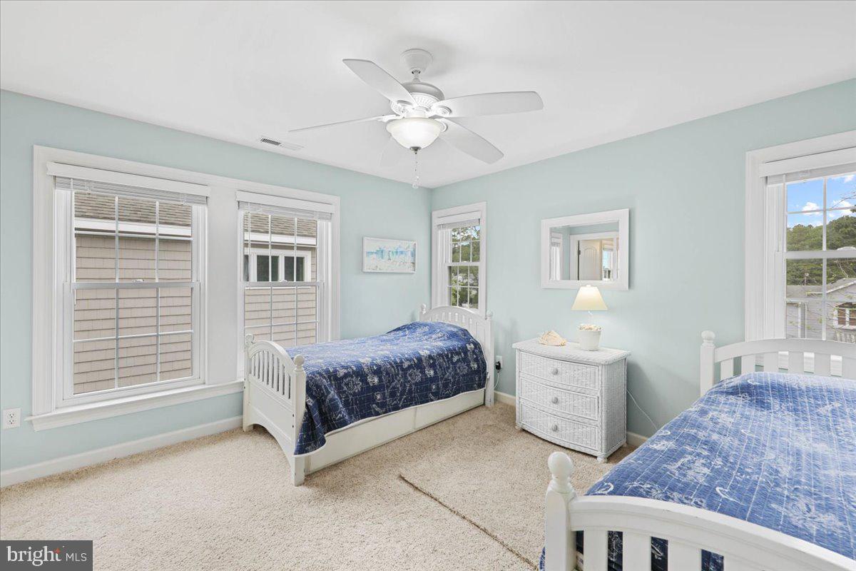 211 W 11th St