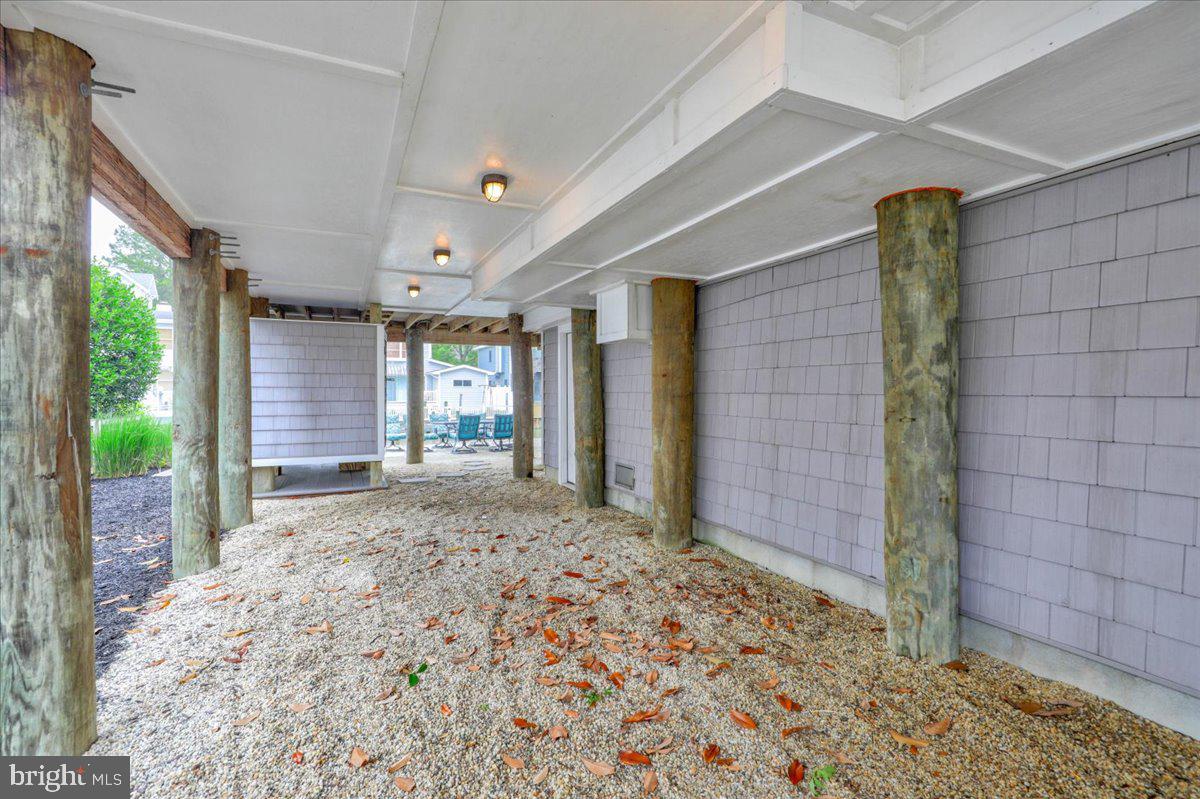 211 W 11th St