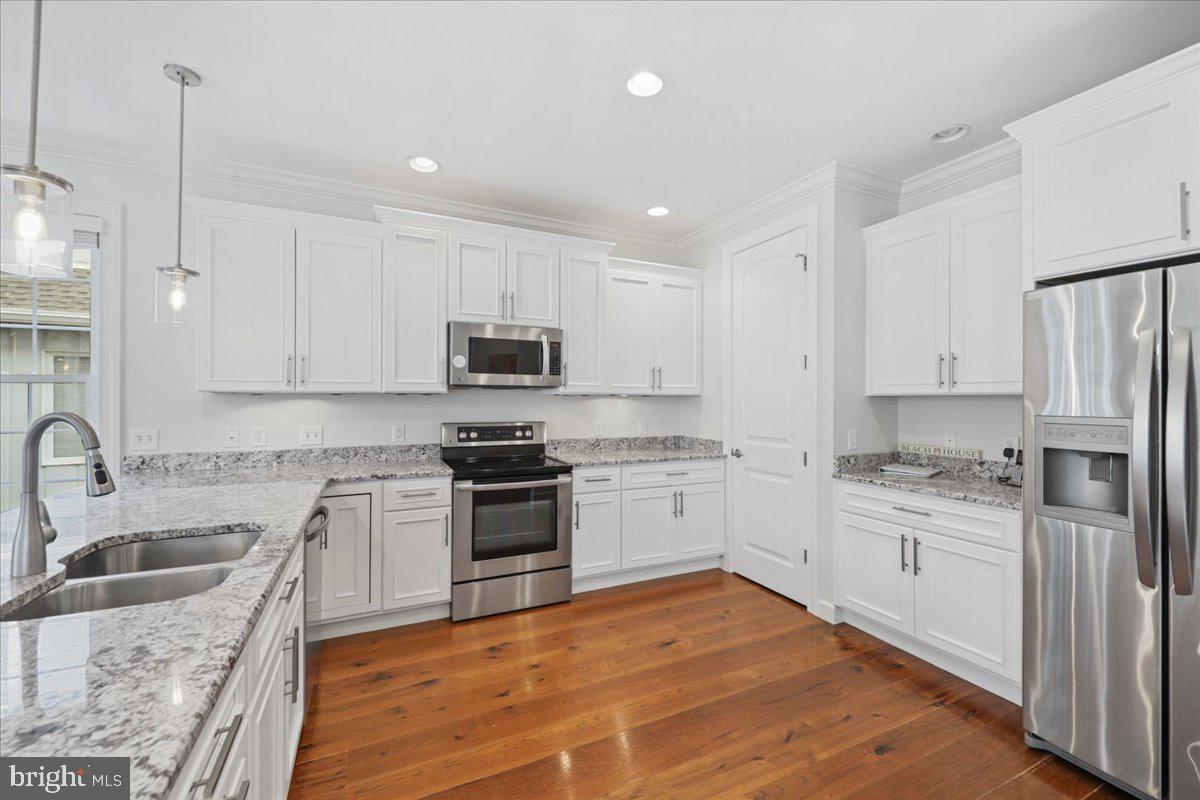 211 W 11th St