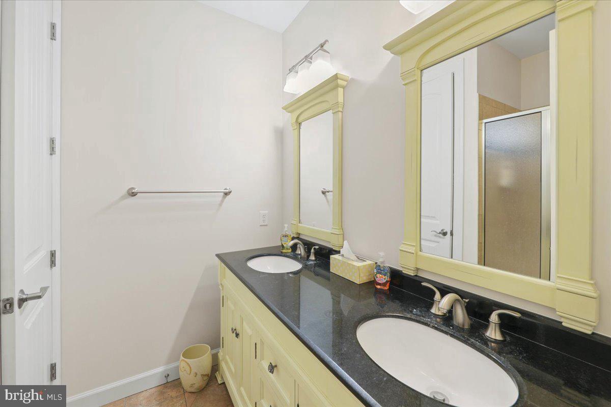 211 W 11th St