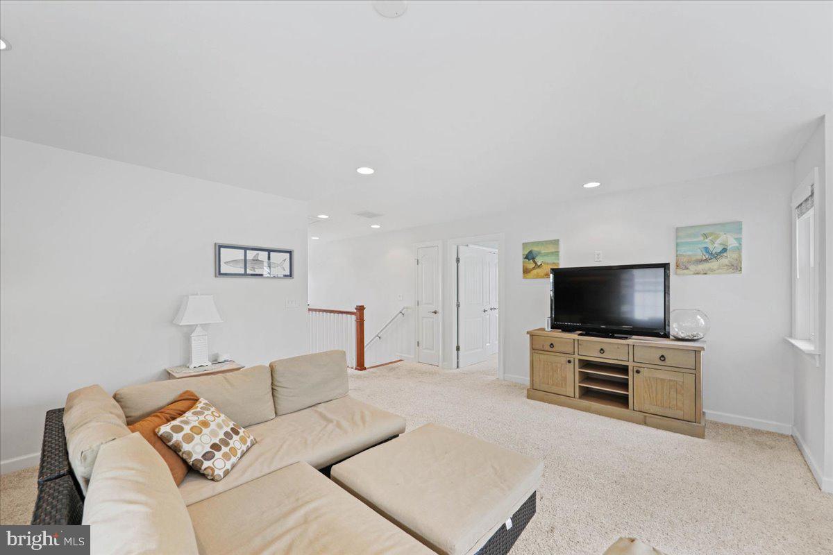 211 W 11th St