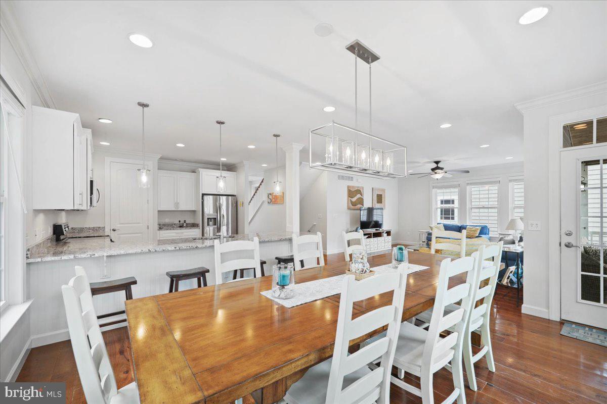 211 W 11th St