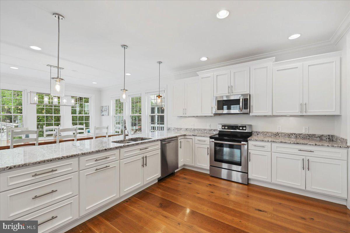 211 W 11th St