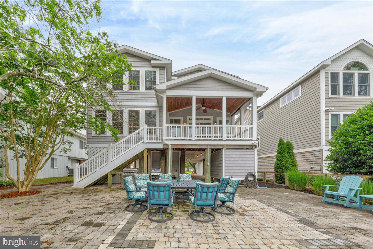 211 W 11th St