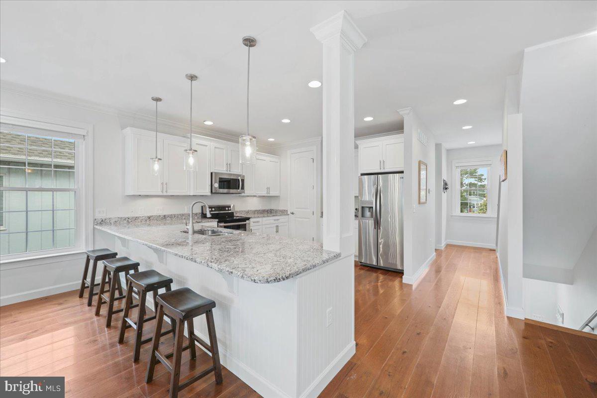 211 W 11th St