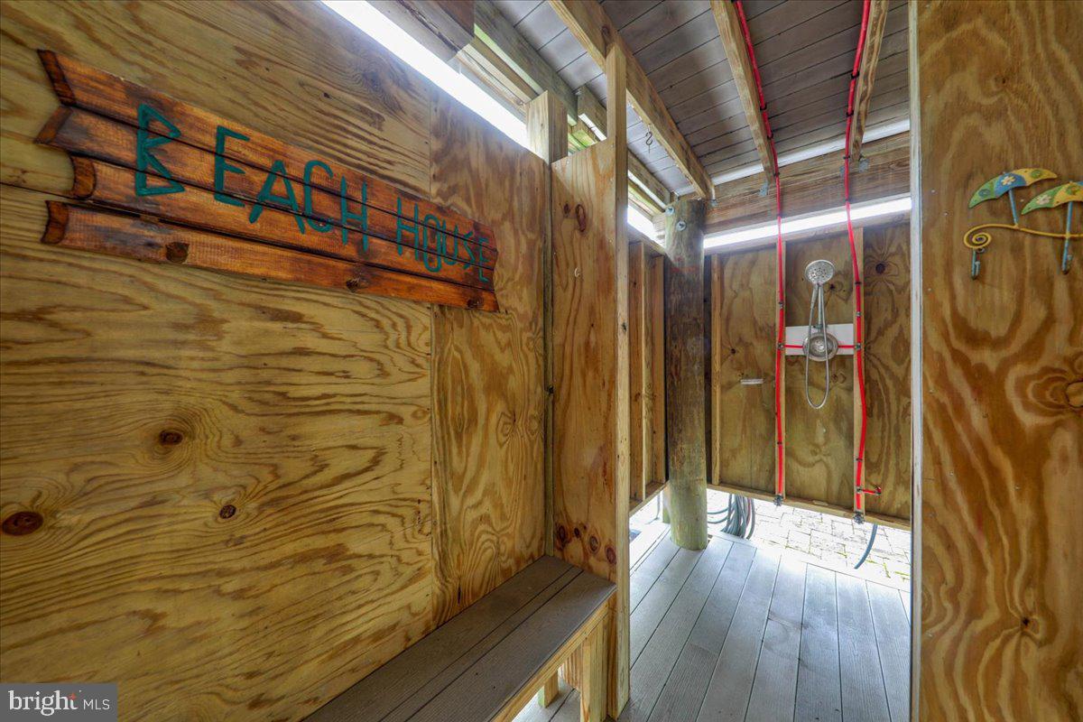211 W 11th St