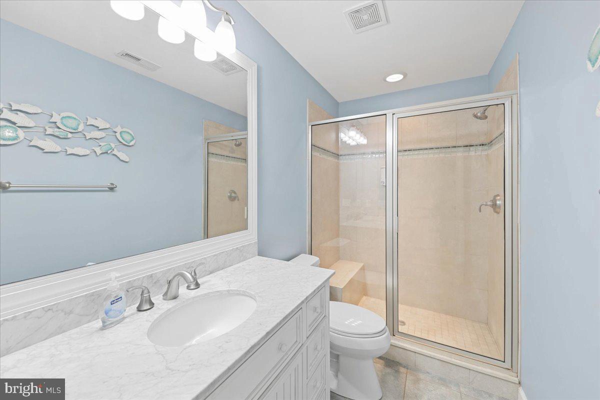 211 W 11th St