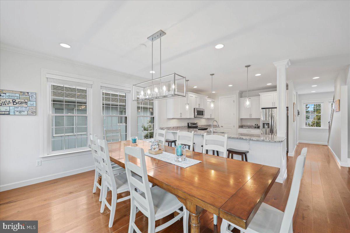 211 W 11th St