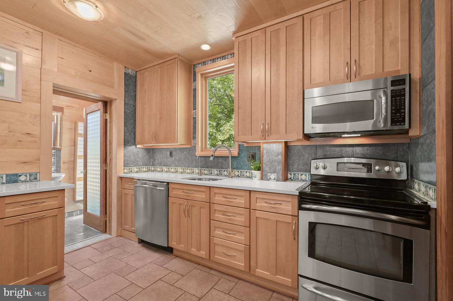 523 Ashford Rd