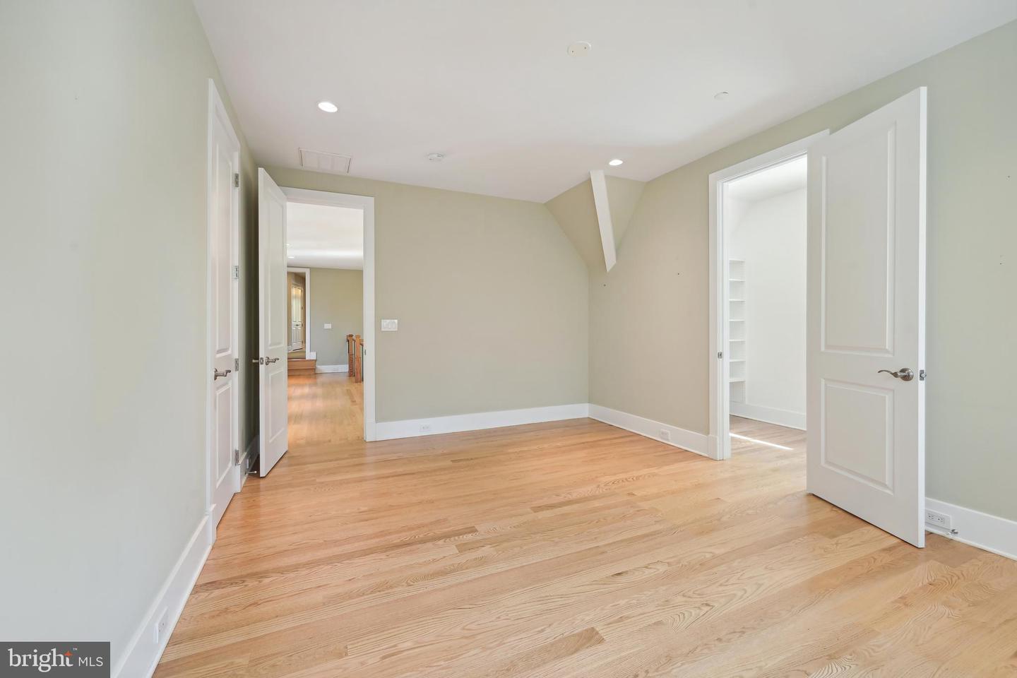 7021 Oak Forest Ln